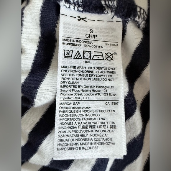 GAP Women’s Vintage Wash Striped V-Neck T-Shirt, Navy & White, Size S - Picture 2 of 4